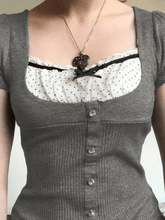 Stricktop mit Rüschen-Patchwork und Knöpfen